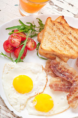 English breakfast - toast, egg, bacon and vegetables