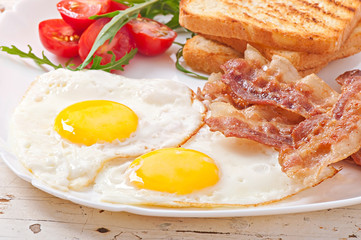 English breakfast - toast, egg, bacon and vegetables