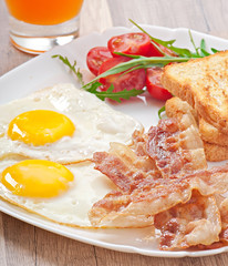 English breakfast - toast, egg, bacon and vegetables