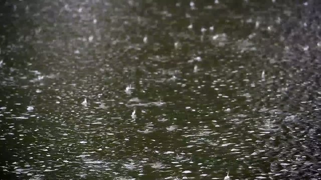 Regen stark, dann nachlassend