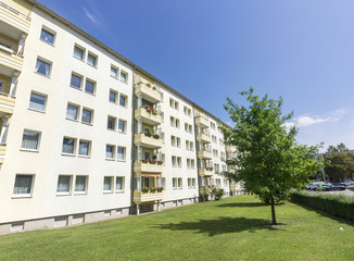 Sanierter Plattenbau
