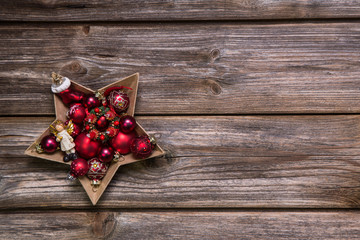 Hintergrund weihnachtlich in Rot mit Holz: Gutschein Weihnachten