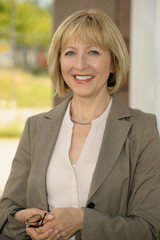 Portrait einer Gesch&auml;ftsfrau im mittleren Alter