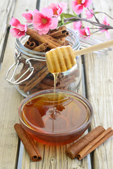 Fresh honey. © Ennira