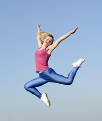 Frau macht Freudensprung © luna