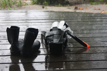 Tauchausrüstung im Regen