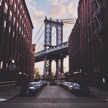 Fototapeta Fototapeta Most Brookliński i ulica na Manhattanie wieczorem na ścianę