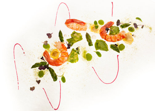 gourmet plate of shrimps with sparagus and ravioli pasta