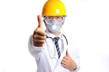 Fototapeta na wymiar ヘルメットと防護マスクを付けている白衣の医者