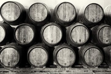 Whisky- of wijnvaten in zwart-wit