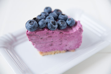 Eistorte mit Heidelbeeren