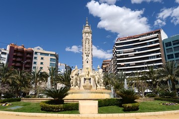 Obraz premium Fontain at Luceros Square in sunny spring day