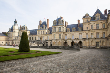 Fontainebleau cour carr&eacute;
