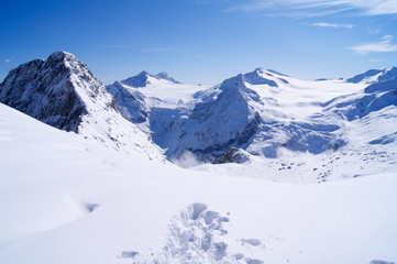 Fototapeta na wymiar Footprints in snow in Dolomites