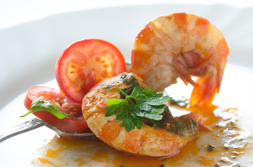 gamberi con pomodoro e prezzemolo