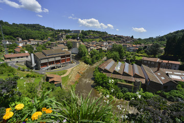 Le village d'Olliergues (63880), département du Puy de Dôme en région Auvergne-Rhône-Alpes, France