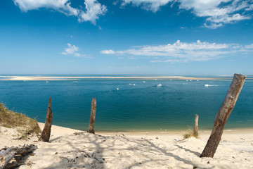 Vacances, plage, soleil et ciel bleu