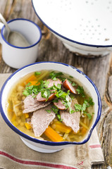 Linsensuppe mit Fleisch und Mettwurst