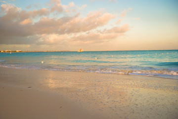 Fototapeta na wymiar Stunning beautiful sunset on an exotic caribbean beach