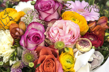 Vielfarbiger Blumenstrauß