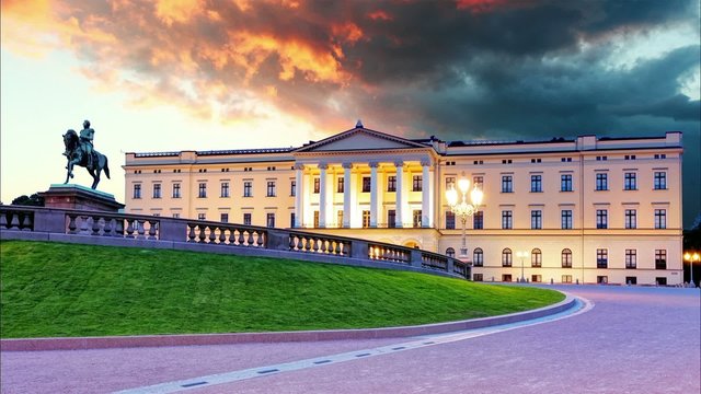Royal palace in Oslo, Norway - Time lapse