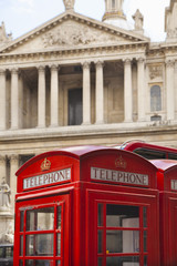 Obraz premium London, red phone box next to St. Paul's cathedral