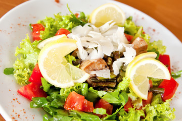 Mix salad with tuna