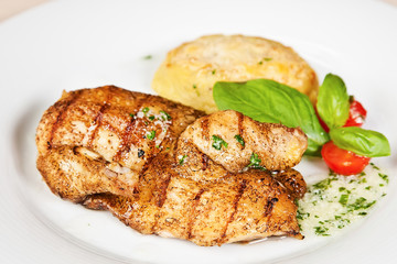 Grilled chicken with mashed potatoes