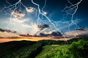 Papier Peint photo Orage Thunderstorm with lightning in green meadow