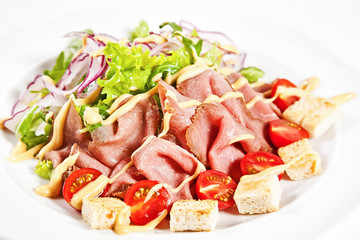 Salad with roast beef