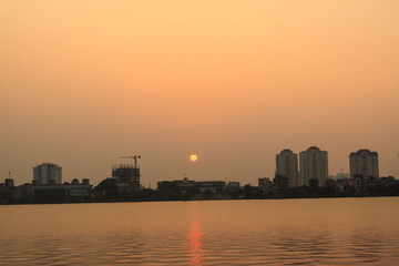 Obraz premium Sunset on West lake, Hanoi, Vietnam