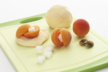 Zutaten für die Herstellung Marillenknödel,close up