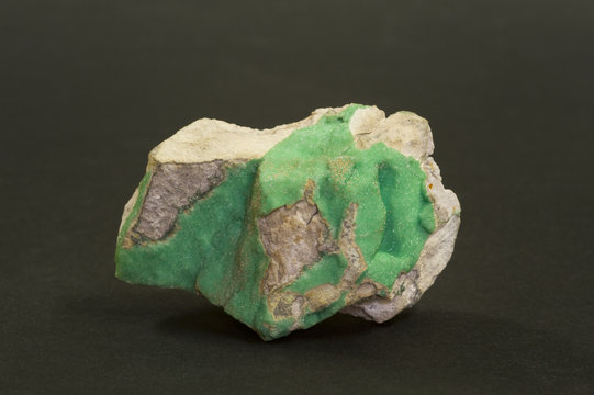 Rare Variscite from Arkansas, USA. 6.9cm across