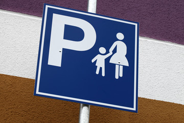 Bilder und Videos suchen: frauenparkplatz