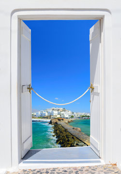 Fototapeta Door into beauty of Greece - Naxos chora