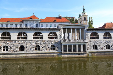Obraz premium Ljubljana, Altstadt mit Ljubljanica (Sommer 2014)