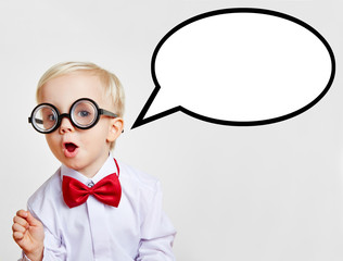 Kind als Professor mit leerer Sprechblase