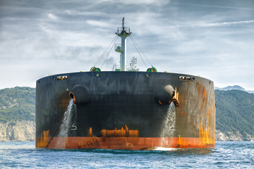 Fototapeta premium commercial cargo ship carrying containers