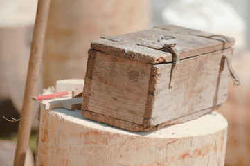 scrigno antico povero