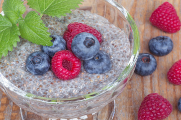 Chia mit Heidelbeeren