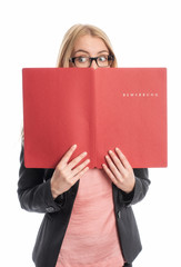 Studentin mit Bewerbungsmappe