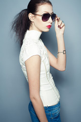 Naklejka premium Eyewear concept. Fashionable beautiful young woman in sunglasses