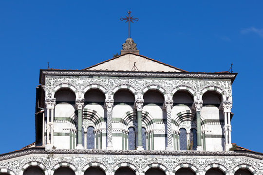 Details of the San Martino Cathedral facade