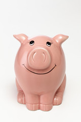 Rosa Sparschwein auf weißem Hintergrund