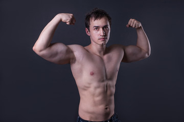 Fototapeta na wymiar man showing muscles