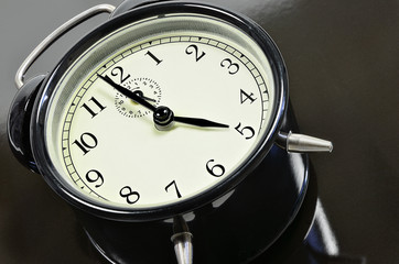 Naklejka premium Fünf Uhr