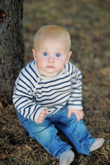 Little baby boy at the autumn park