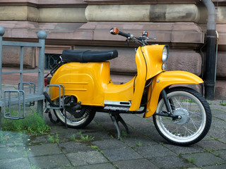 Fototapeta na wymiar DDR Motorroller