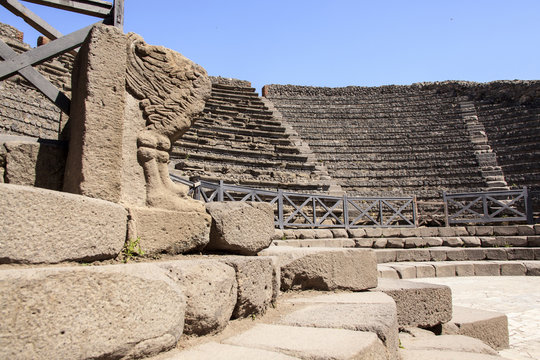 Trib&uuml;ne des theatrum tectum in Pompeji