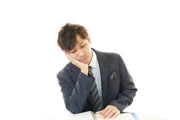 疲れた表情のビジネスマン